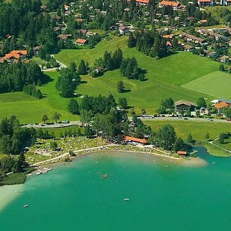 Am Weissensee Mit Bergblick - Ge10 Fussen